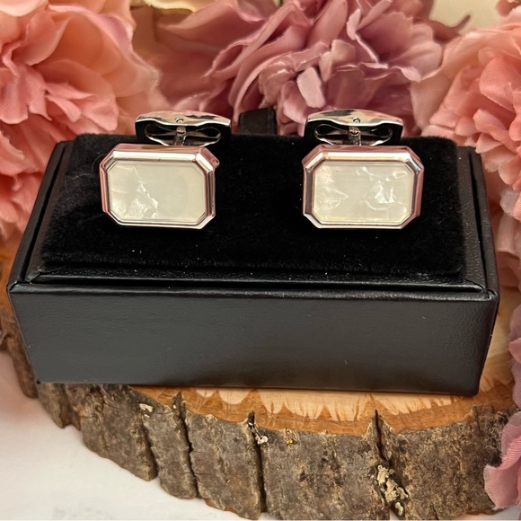 Shimmering Mother of Pearl Silver Cufflinks - Picture 2 of 15